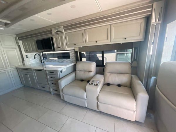 2025 Tiffin Motorhomes Allegro Bus 40IP - Image 6