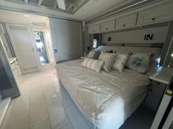2025 Tiffin Motorhomes Allegro Bus 40IP - Image 10