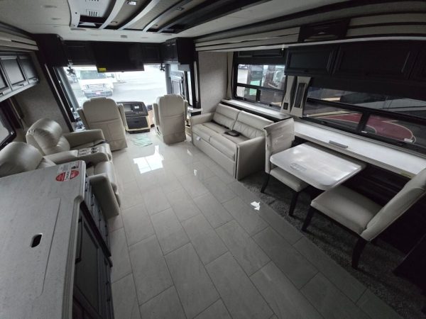 2025 Tiffin Motorhomes Allegro Bus 40IP - Image 11