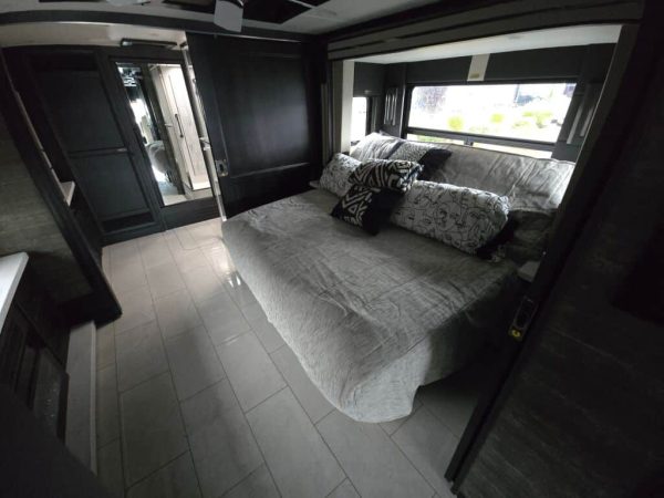 2025 Tiffin Motorhomes Allegro Bus 40IP - Image 12