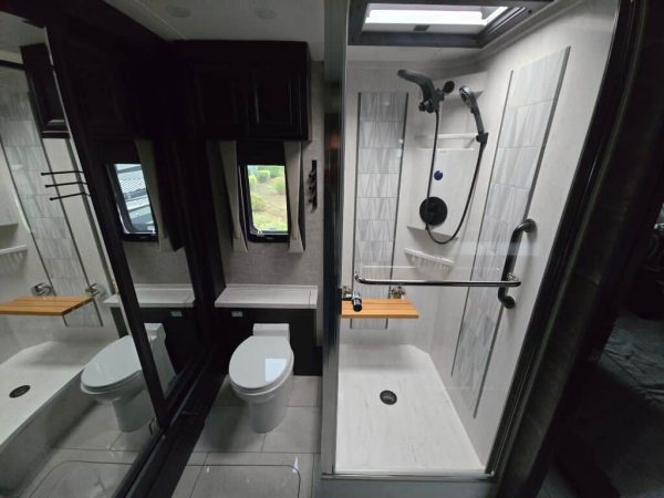 2025 Tiffin Motorhomes Allegro Bus 40IP - Image 15