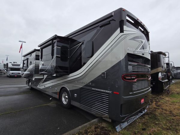 2025 Tiffin Motorhomes Allegro Bus 40IP - Image 3