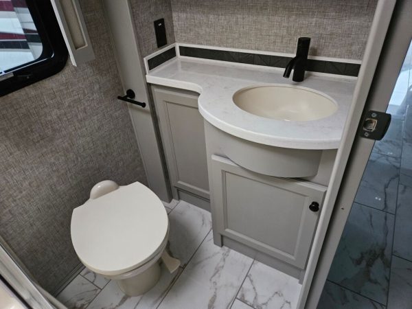 2025 Tiffin Motorhomes Allegro Red 33AA - Image 12