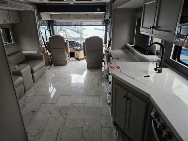 2025 Tiffin Motorhomes Allegro Red 33AA - Image 13