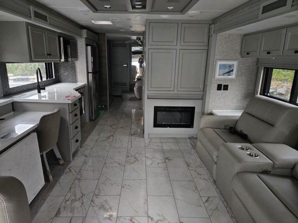2025 Tiffin Motorhomes Allegro Red 33AA - Image 6