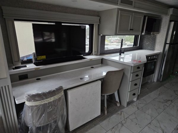 2025 Tiffin Motorhomes Allegro Red 33AA - Image 7
