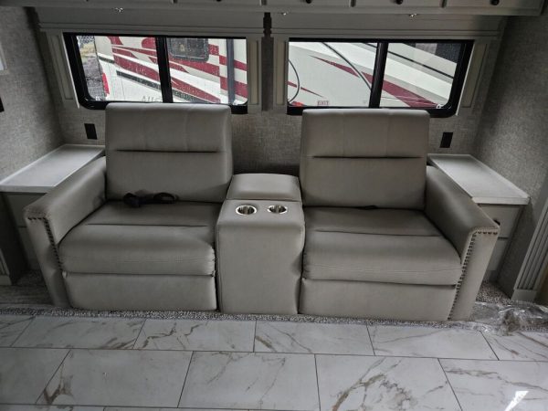 2025 Tiffin Motorhomes Allegro Red 33AA - Image 8