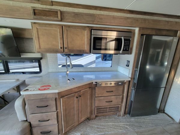 2025 Tiffin Motorhomes Byway 33FL - Image 11