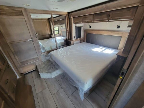 2025 Tiffin Motorhomes Byway 33FL - Image 12