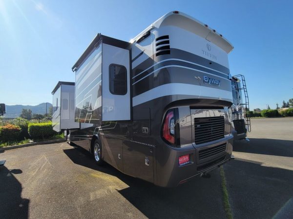 2025 Tiffin Motorhomes Byway 33FL - Image 4