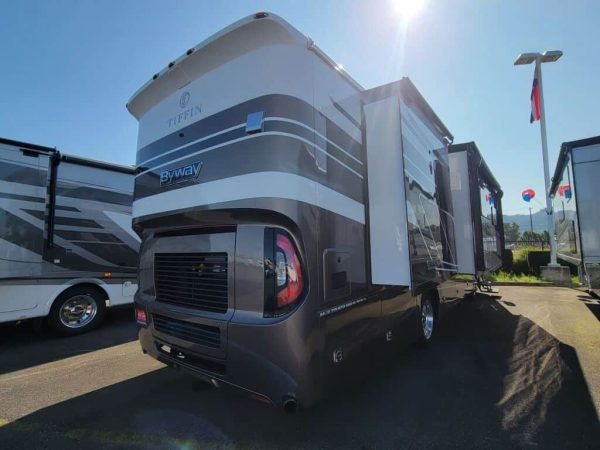 2025 Tiffin Motorhomes Byway 33FL - Image 5