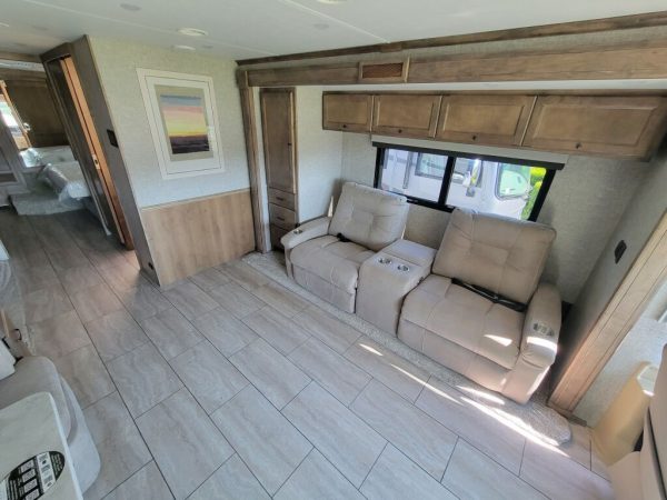 2025 Tiffin Motorhomes Byway 33FL - Image 6