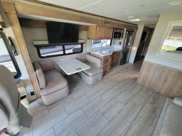 2025 Tiffin Motorhomes Byway 33FL - Image 9