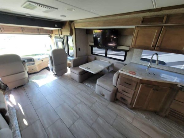 2025 Tiffin Motorhomes Byway 33FL - Image 10