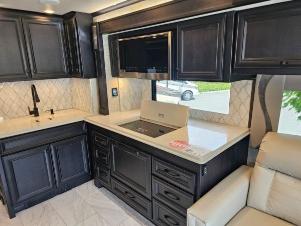 2025 Tiffin Motorhomes Phaeton 35CH - Image 12
