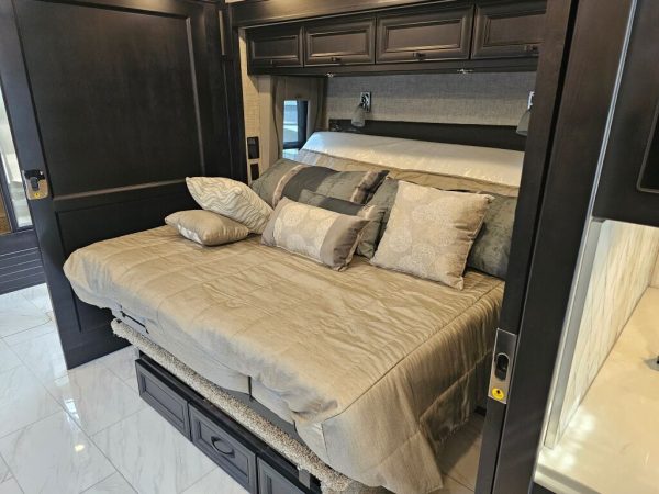 2025 Tiffin Motorhomes Phaeton 35CH - Image 18