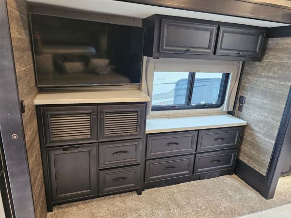 2025 Tiffin Motorhomes Phaeton 35CH - Image 19