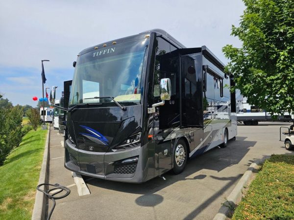 2025 Tiffin Motorhomes Phaeton 35CH - Image 3