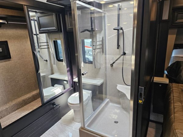 2025 Tiffin Motorhomes Phaeton 35CH - Image 21