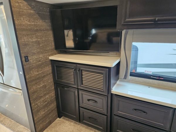 2025 Tiffin Motorhomes Phaeton 35CH - Image 25