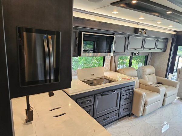 2025 Tiffin Motorhomes Phaeton 35CH - Image 26