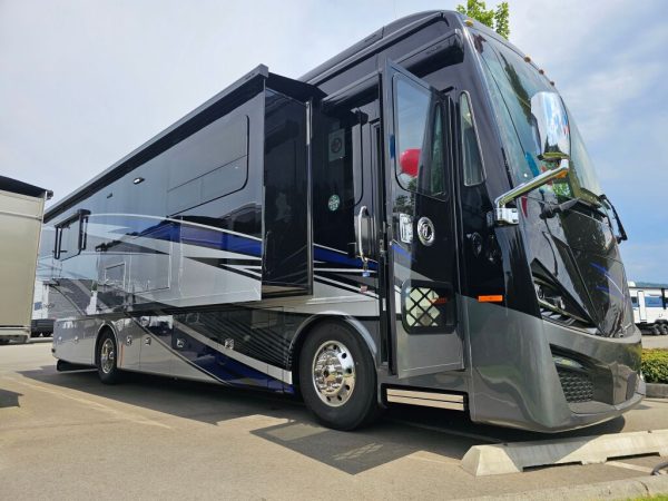 2025 Tiffin Motorhomes Phaeton 35CH - Image 4