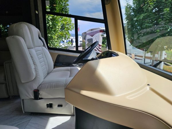 2025 Tiffin Motorhomes Phaeton 35CH - Image 6