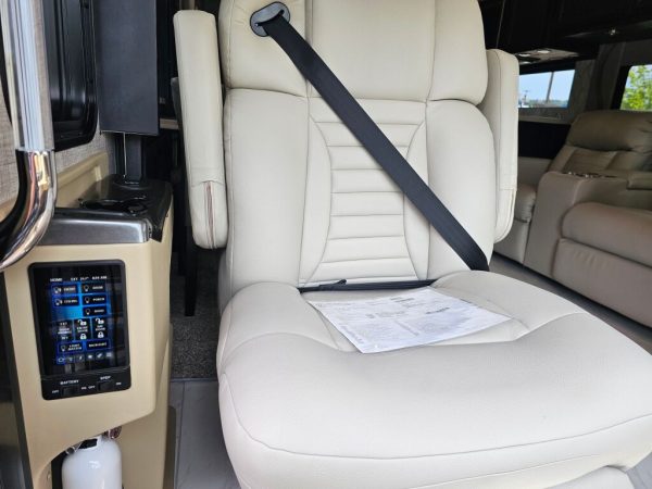 2025 Tiffin Motorhomes Phaeton 35CH - Image 7