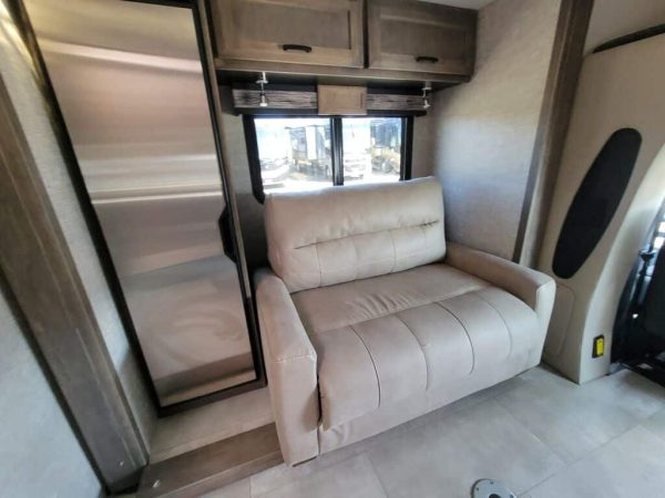 2025 Tiffin Motorhomes Wayfarer 25LW - Image 12