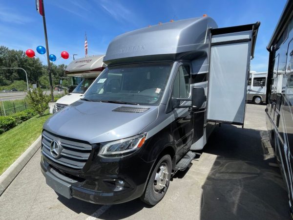 2025 Tiffin Motorhomes Wayfarer 25RW - Image 2