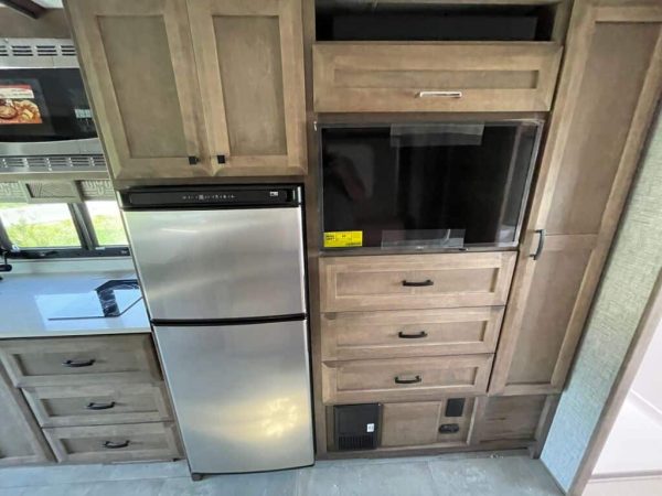 2025 Tiffin Motorhomes Wayfarer 25RW - Image 12