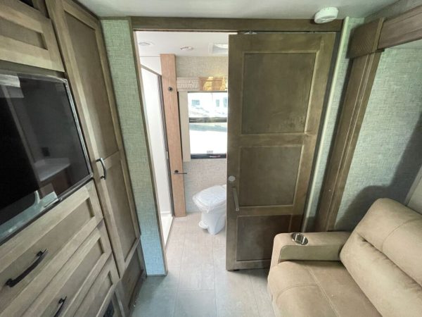 2025 Tiffin Motorhomes Wayfarer 25RW - Image 13