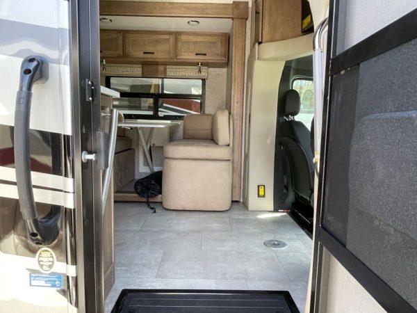 2025 Tiffin Motorhomes Wayfarer 25RW - Image 5
