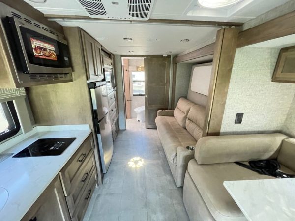 2025 Tiffin Motorhomes Wayfarer 25RW - Image 9