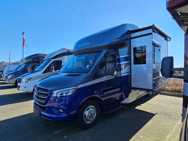 2025 Tiffin Motorhomes Wayfarer 25XLW - Image 2