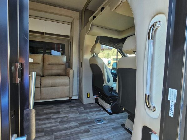 2025 Tiffin Motorhomes Wayfarer 25XLW - Image 5
