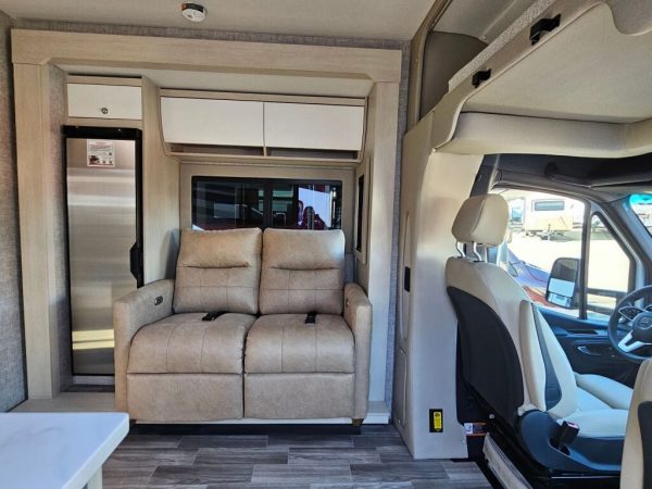 2025 Tiffin Motorhomes Wayfarer 25XLW - Image 6