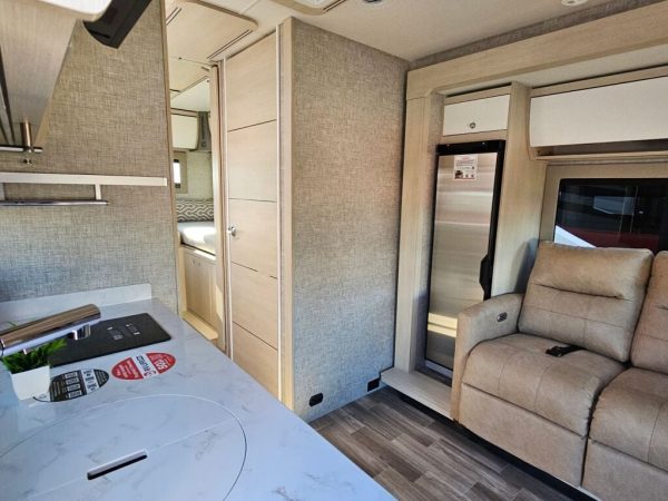 2025 Tiffin Motorhomes Wayfarer 25XLW - Image 7