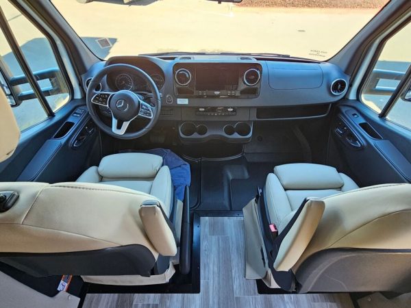2025 Tiffin Motorhomes Wayfarer 25XLW - Image 9