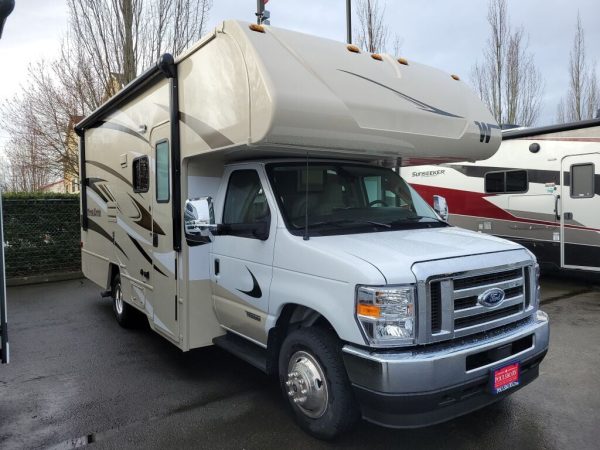 2025 Winnebago Minnie Winnie 22M - Image 4