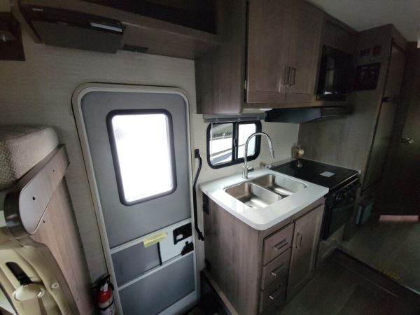 2025 Winnebago Minnie Winnie 22M - Image 10