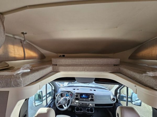 2025 Winnebago View 24D - Image 8