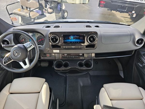 2025 Winnebago View 24D - Image 9