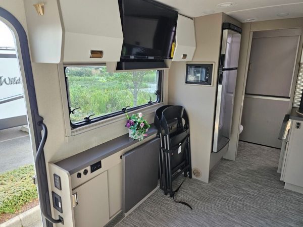 2025 Winnebago View 24T - Image 11