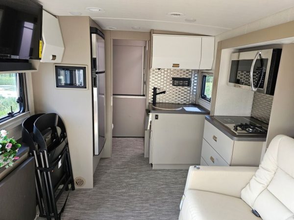 2025 Winnebago View 24T - Image 12