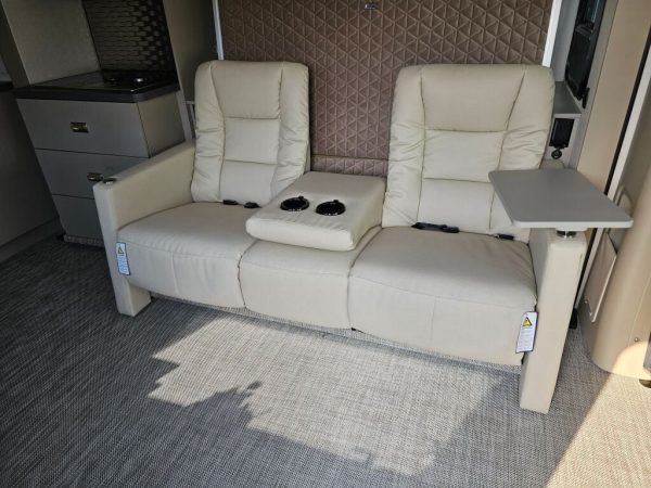 2025 Winnebago View 24T - Image 6