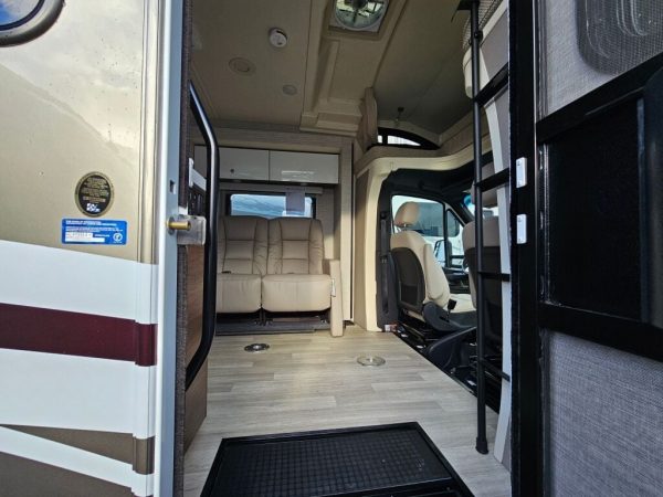 2025 Winnebago View 24V - Image 5