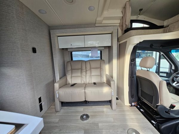 2025 Winnebago View 24V - Image 8
