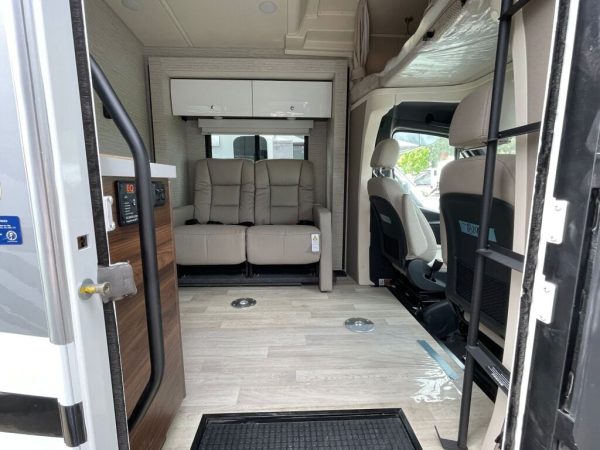 2025 Winnebago View 24V - Image 5