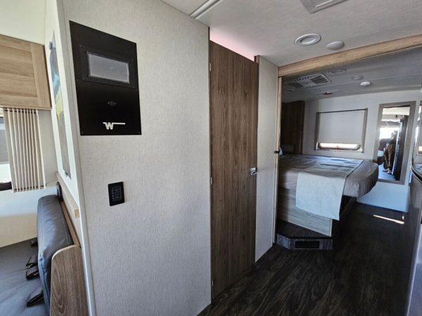2025 Winnebago Vista 29N - Image 11
